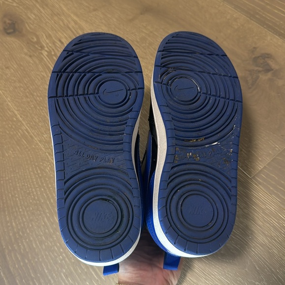 Nike ‘Court Borough Mid 2’ Sneakers size 4.5 - Picture 8 of 9